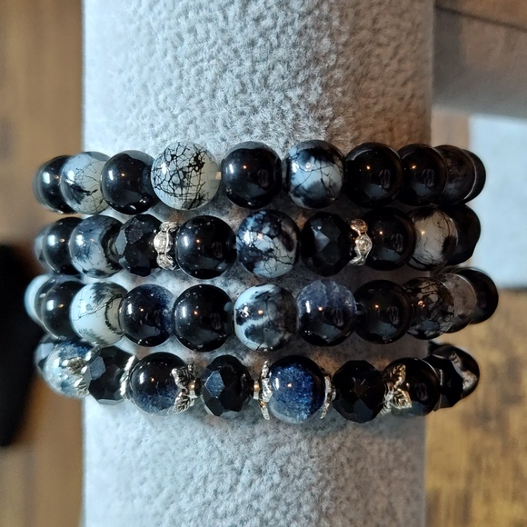 ❌SOLD❌ Bundle of 4 Glass Bead Bracelets - Picture 2 of 13